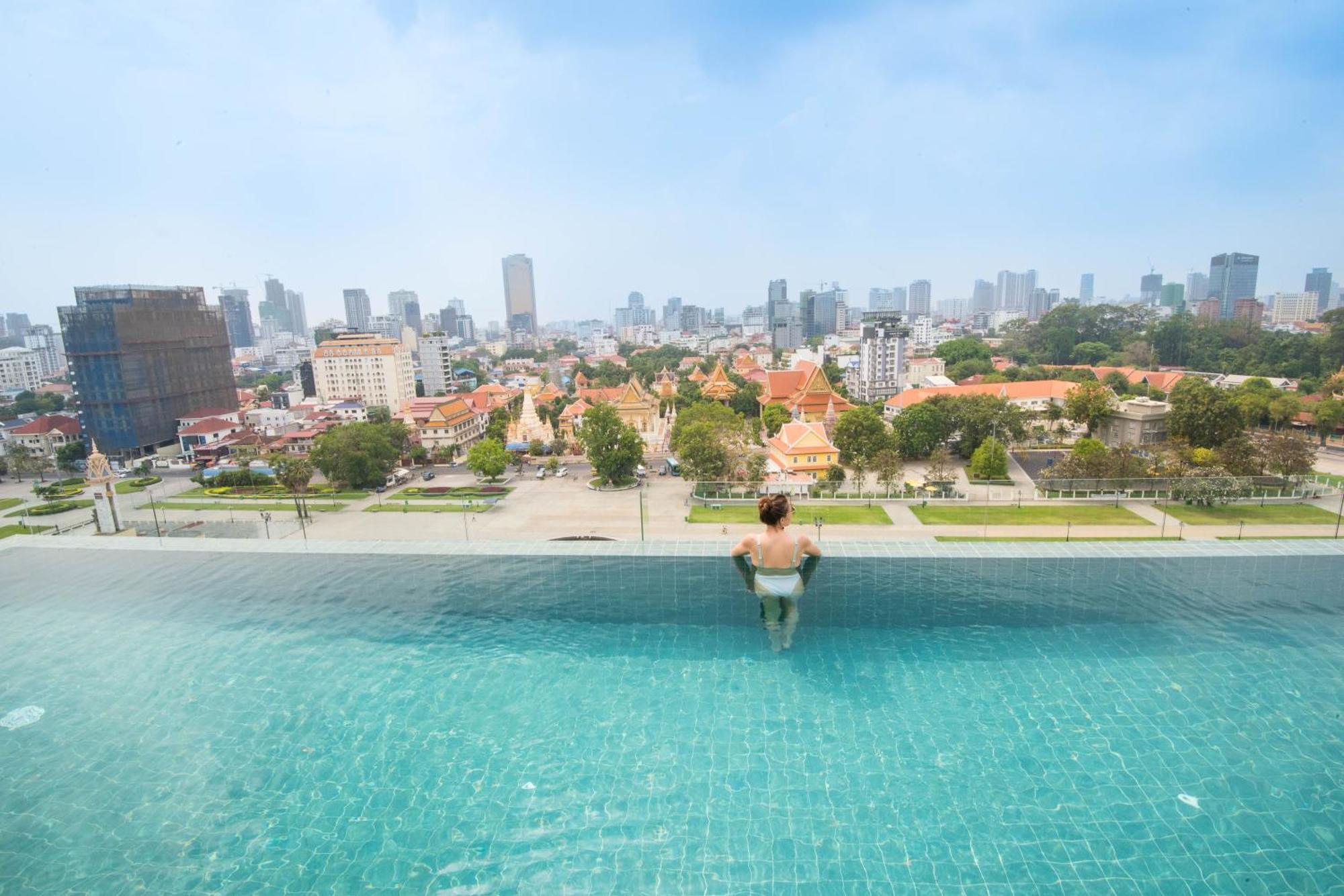 Glow Park Hotel Grand Royal Palace Phnom Penh Exterior foto